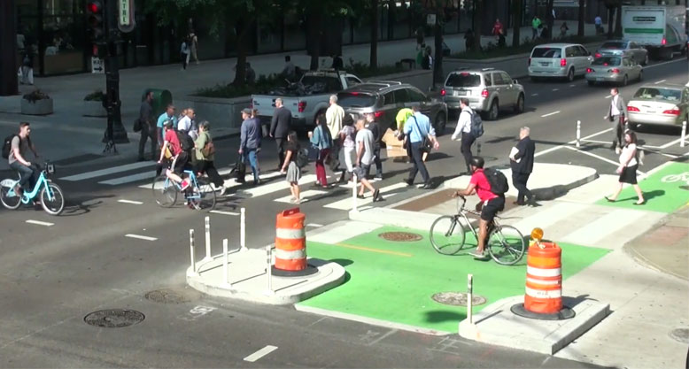 A Look at Chicago’s New Intersection Design Where Two Bikeways Cross Paths Downtown