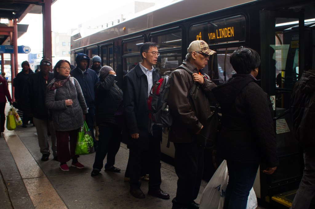 While Public Officials Dawdle, the Collapse of NYC Bus Ridership Accelerates