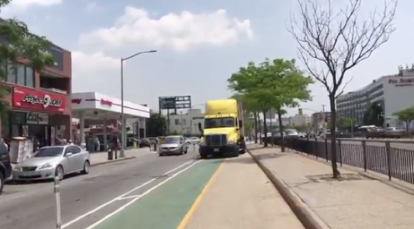 Queens Boulevard Needs Better Barriers to Protect Cyclists From Idiots Like This Guy
