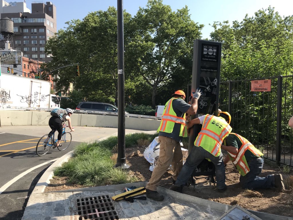 Eyes on the Street: Say Hello to NYC’s First Bike Counter at the Base of the Manhattan Bridge