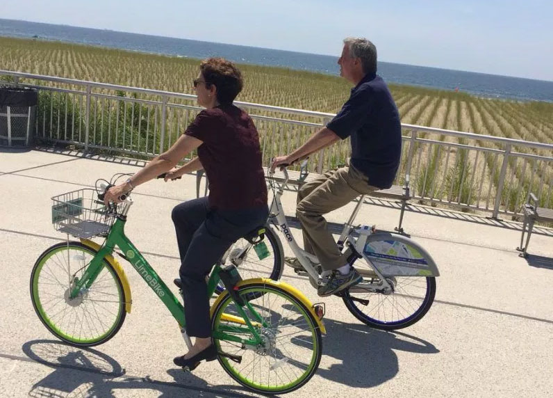 A Brief History of New York City Mayors on Bicycles