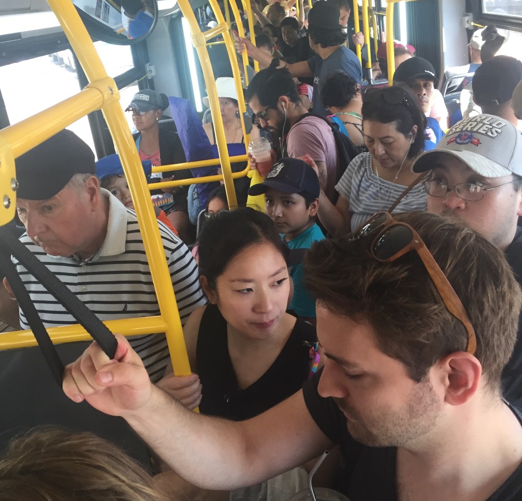 Eyes on the Street: On Sunday, the Rockaway-Bound SBS is Really Crowded