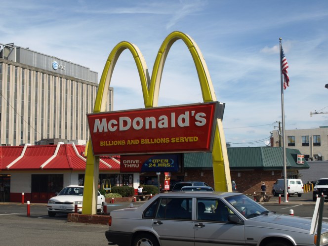 Study: Discount Stores, Eateries Pose High Risk to Pedestrians