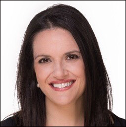 Nomiki Konst head
