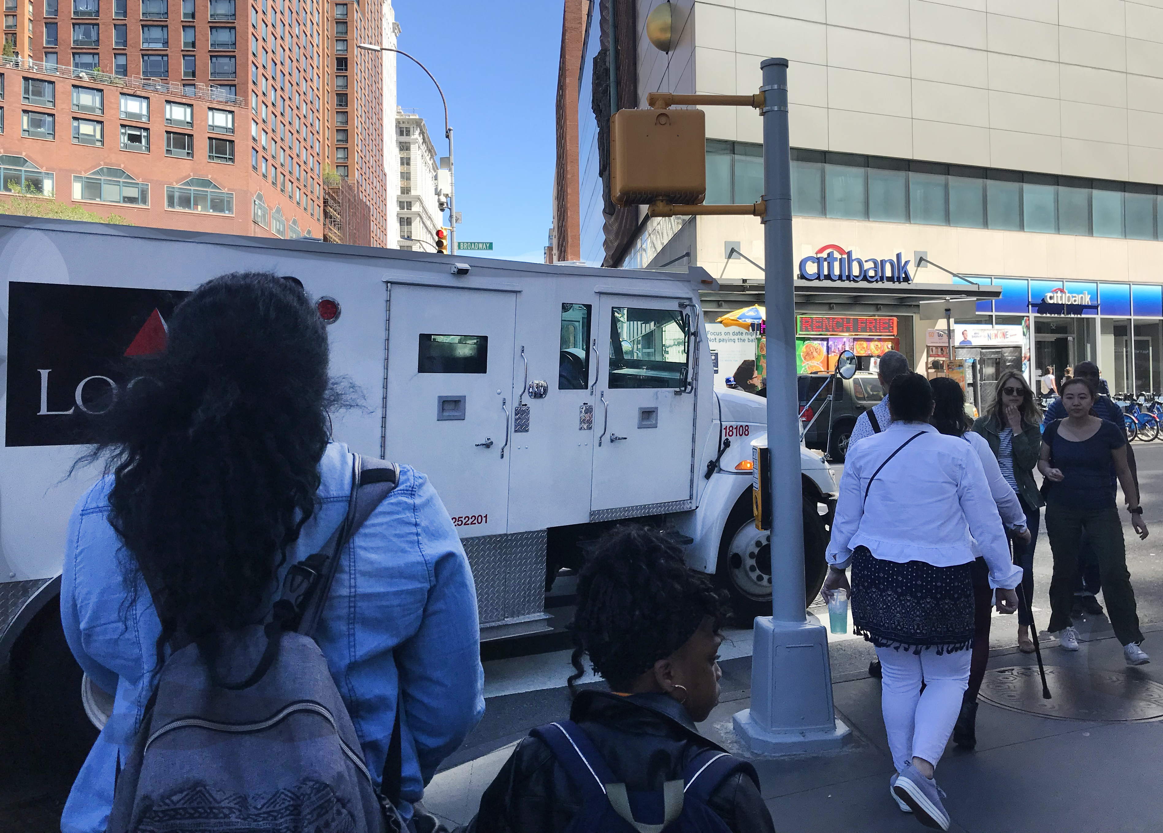 Drivers often have to wait a full light cycle to make right turns off 14th St. Photo: Julianne Cuba