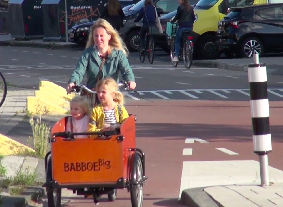 STREETFILMS: How Kids Get to School in a Civilized, Safe Country