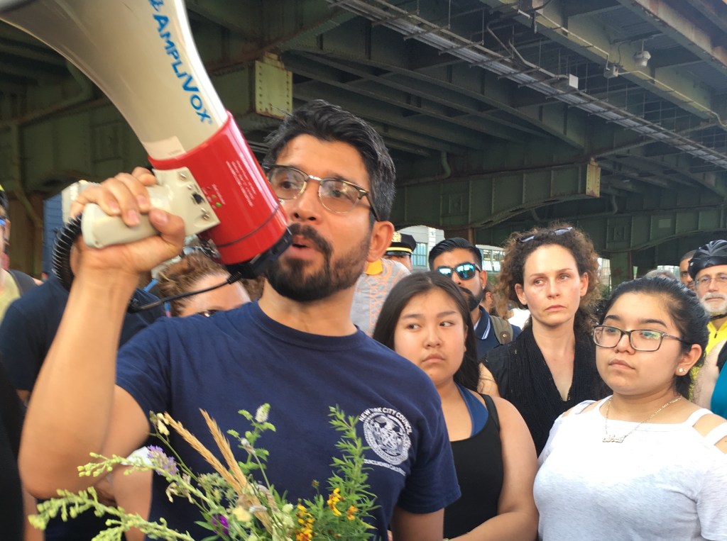 Wednesday’s Headlines: Carlos Menchaca’s Bike Lane Party Edition