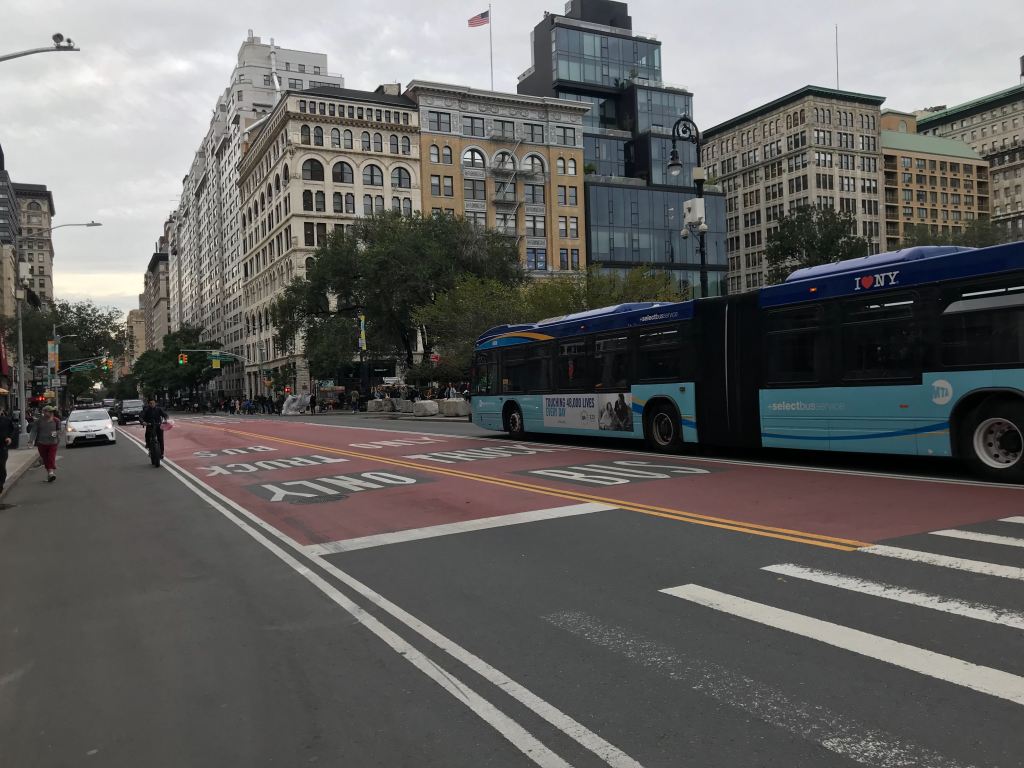 Mayor Finally Takes His Busway Victory Lap, Highlighting Need for More Car-Free Transit Routes