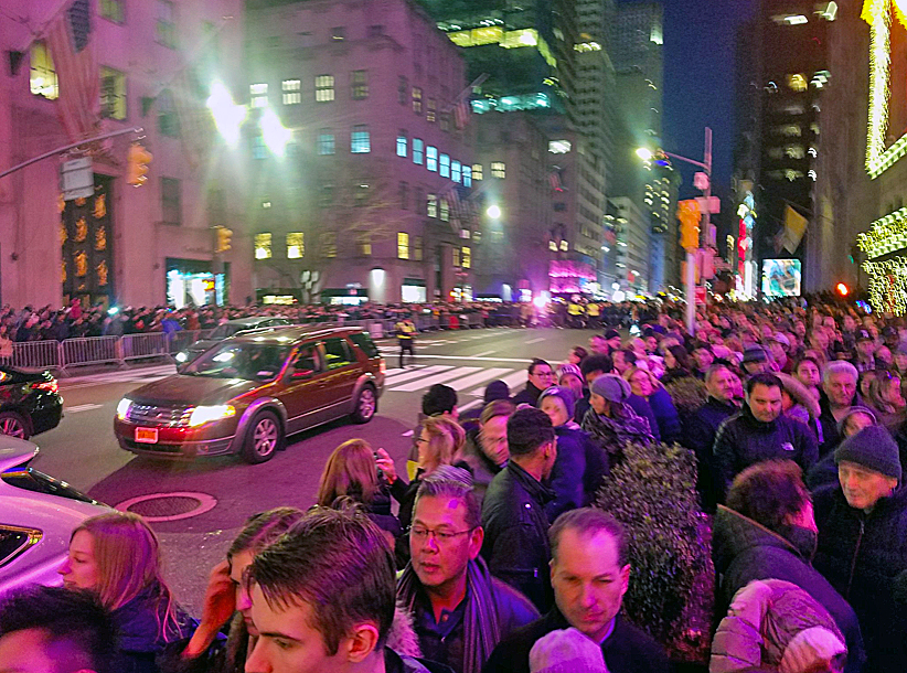 GRINCH NO MORE! Mayor Will Create More Pedestrian Space in Rockefeller Center for the Holidays