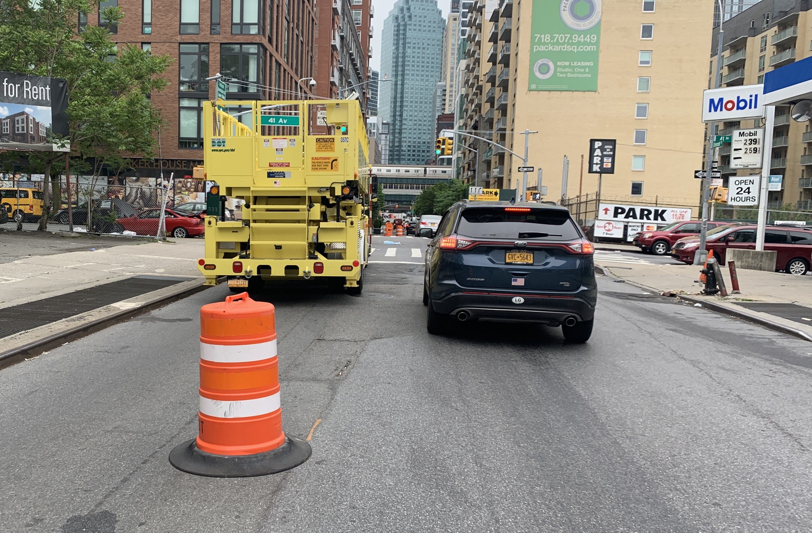 Yes, that's a city DOT truck.
