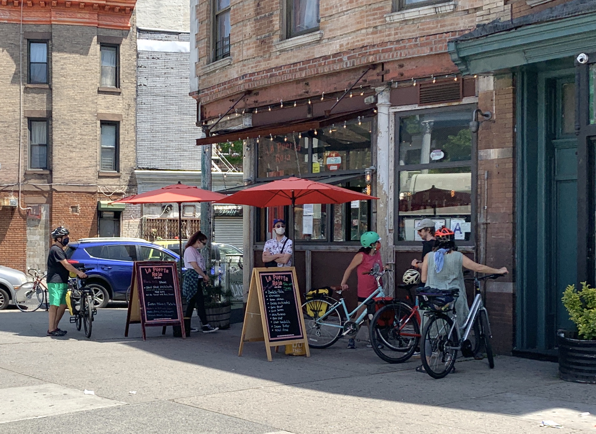 This is a typical scene outside of a restaurant — this one was in Park Slope — that will continue if the mayor does not create more open space. Photo: Gersh Kuntzman