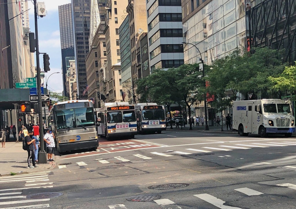 DOT: ‘We’re Still Talking’ About a ‘Bus Lane’ (But Not a Busway!) on Fifth Avenue