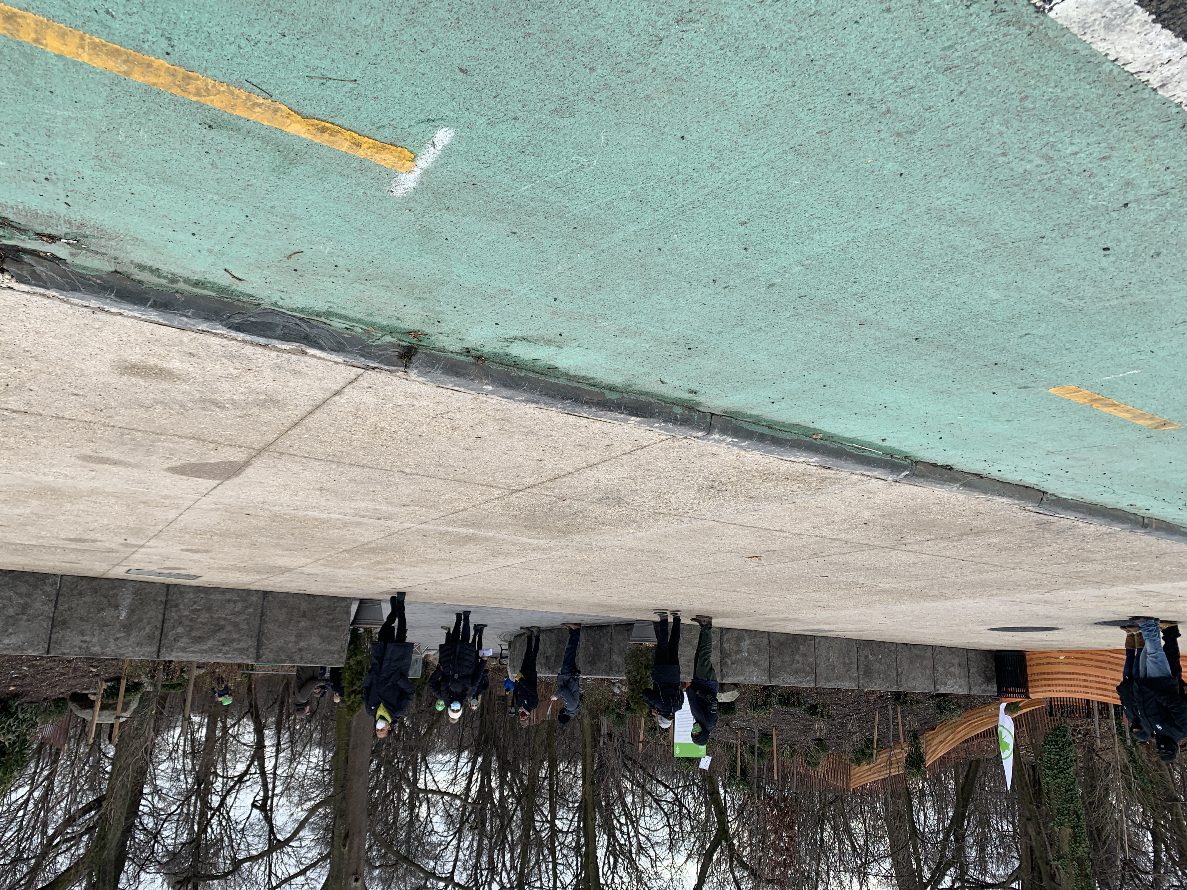 Notice there's no curb cut to encourage cyclists to enter Prospect Park. Photo: Gersh Kuntzman