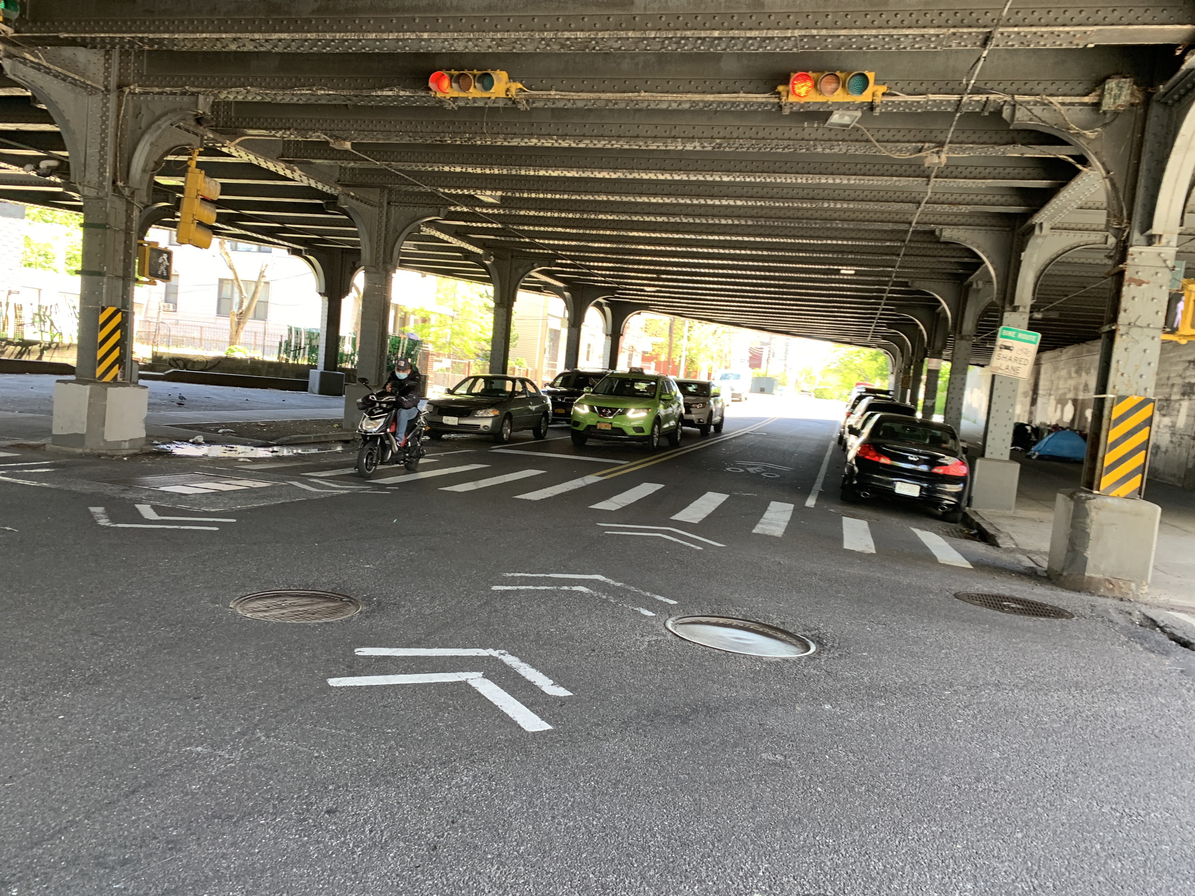 The most dangerous part of 39th Avenue — the LIRR trestle — is not covered by the DOT's plan. Removing just 10 parking spaces would make cyclists and drivers immeasurably safer through this narrow sluice. Photo: Gersh Kuntzman