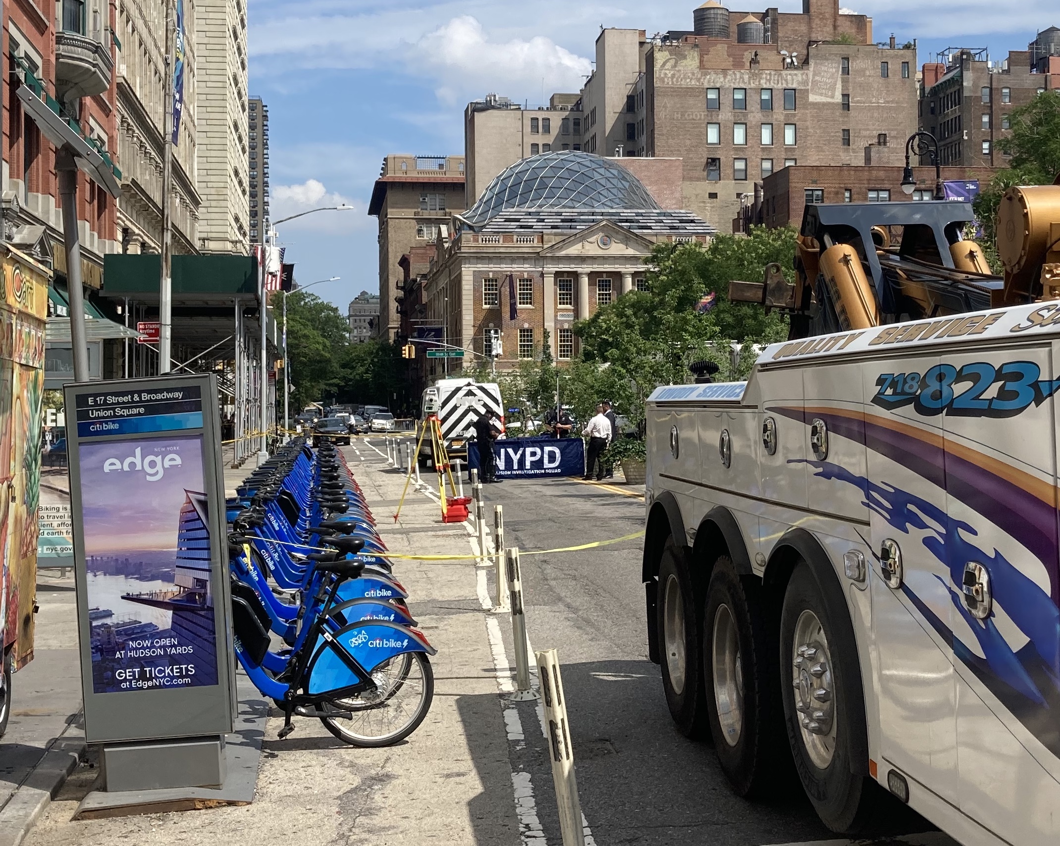The body of the victim suggests she was crossing E. 17th Street between Park Avenue South and Broadway. Photo: Henry Beers Shenk
