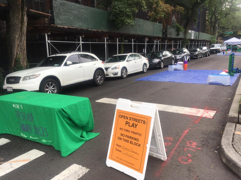 De Blasio to 34th Avenue Open Streets Opponents: Stop Parking in Children’s Play Areas!