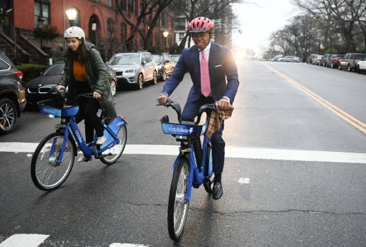 Mayor Announces ‘Charge Safe’ Plan to Help Delivery Workers Get Legal Bikes, Safe Batteries