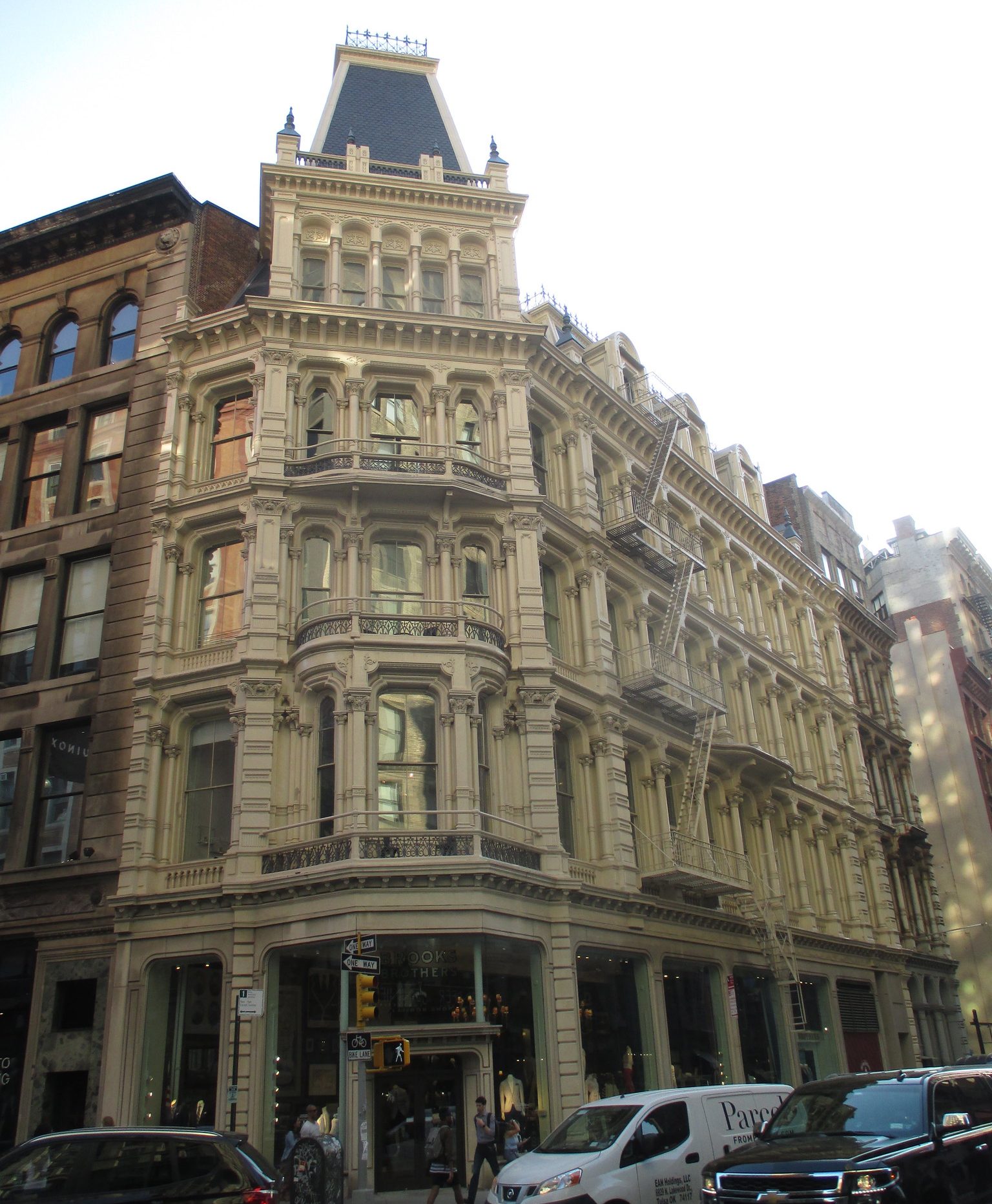 A sliver of the cast-iron facade of the old Lord & Taylor department store, a staple of Ladies' Mile, survives at Broadway and 20th Street. Photo: Brecht Bug via Flckr