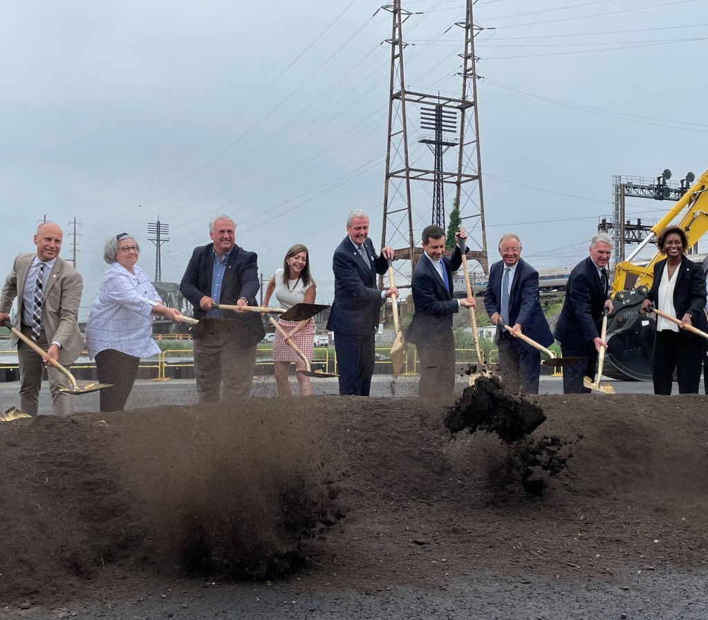 Blogging and Slogging: We Grilled Sec. Pete in the Jersey Swamps about Congestion Pricing