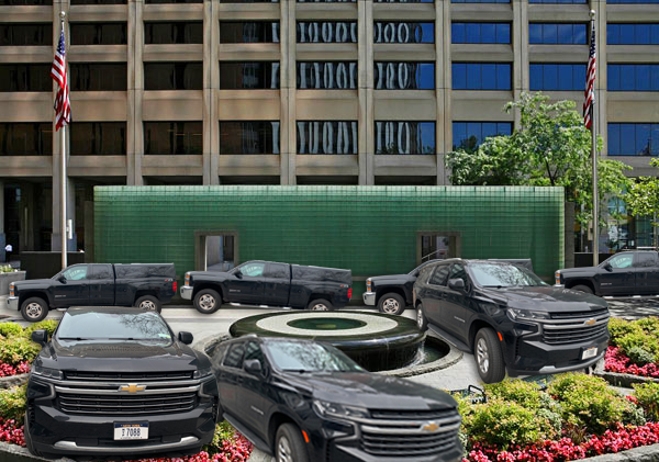 New York's Vietnam War memorial would look better with cars. Photo: Streetsblog Photoshop Desk