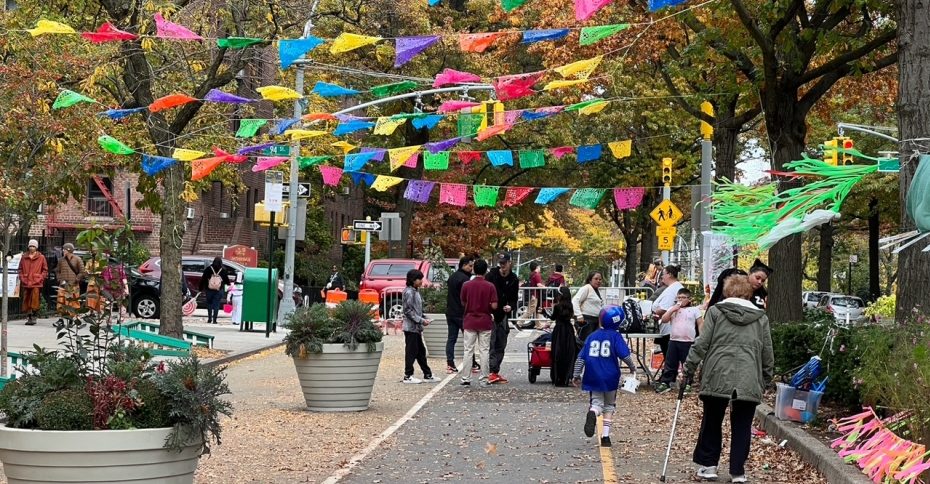 Queens Pol: DOT Needs to Solve ‘Moped Crisis’ in Paseo Park