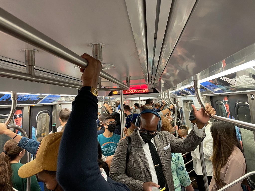 Twitter Citizen Takes Automated Subway Service Alerts Into His Own Hands