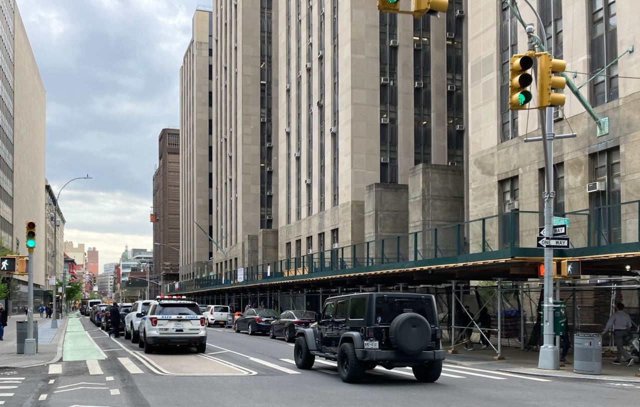 Look at that clear green bike lane. Photo: Jesse Coburn.