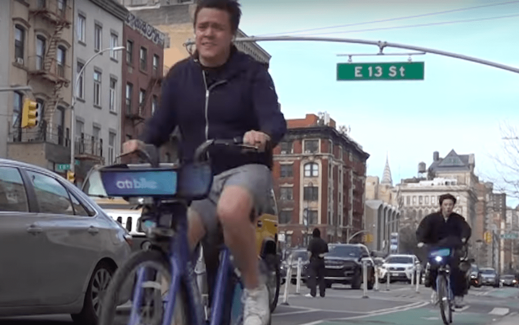 SEE IT: 30 Minutes on Second Avenue Make the Case for Wider Bike Lanes