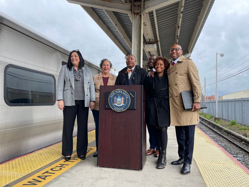 MTA Will Extend $5 City Ticket To Far Rockaway LIRR Riders This Summer