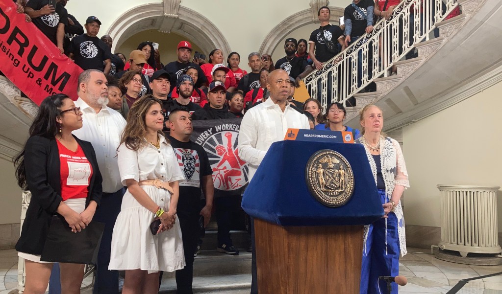 City Hall Announces $20 Minimum Wage for Deliveristas