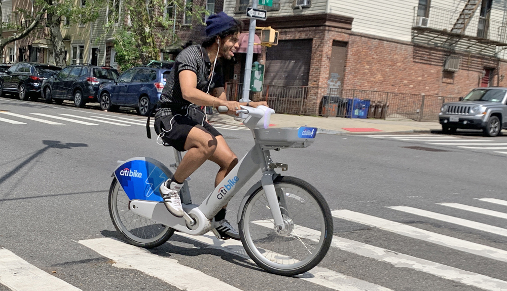 Titulares del viernes: Edición de niños en bicicleta