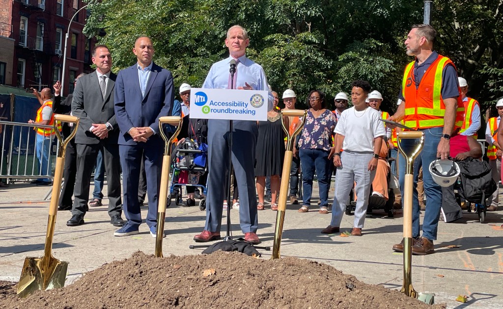 MTA Boss To Mayor: Building Bus Lanes is Your Legal Requirement