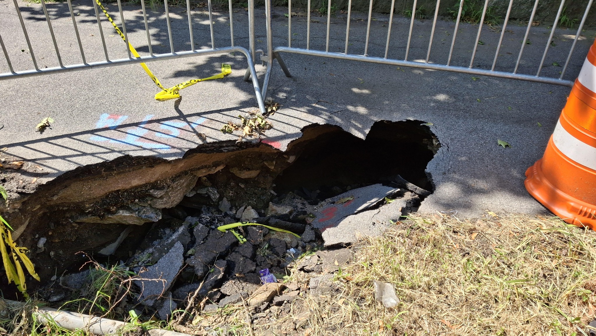Friday's Headlines: Return of the Sinkhole Edition - Streetsblog