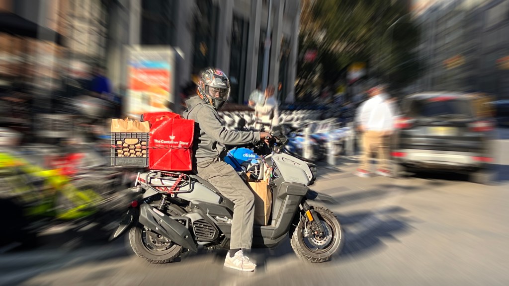 The ‘Instacart Loophole’: Council Seeks To Expand Minimum Wage to Grocery Deliveristas