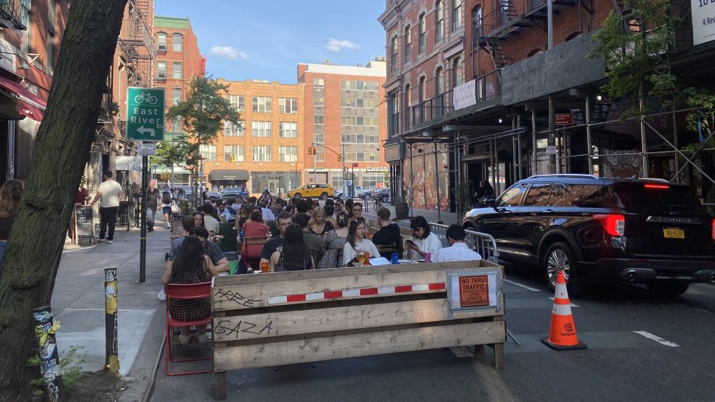 Almost 1,000 Outdoor Dining Permits Stuck in Bureaucratic Backlog