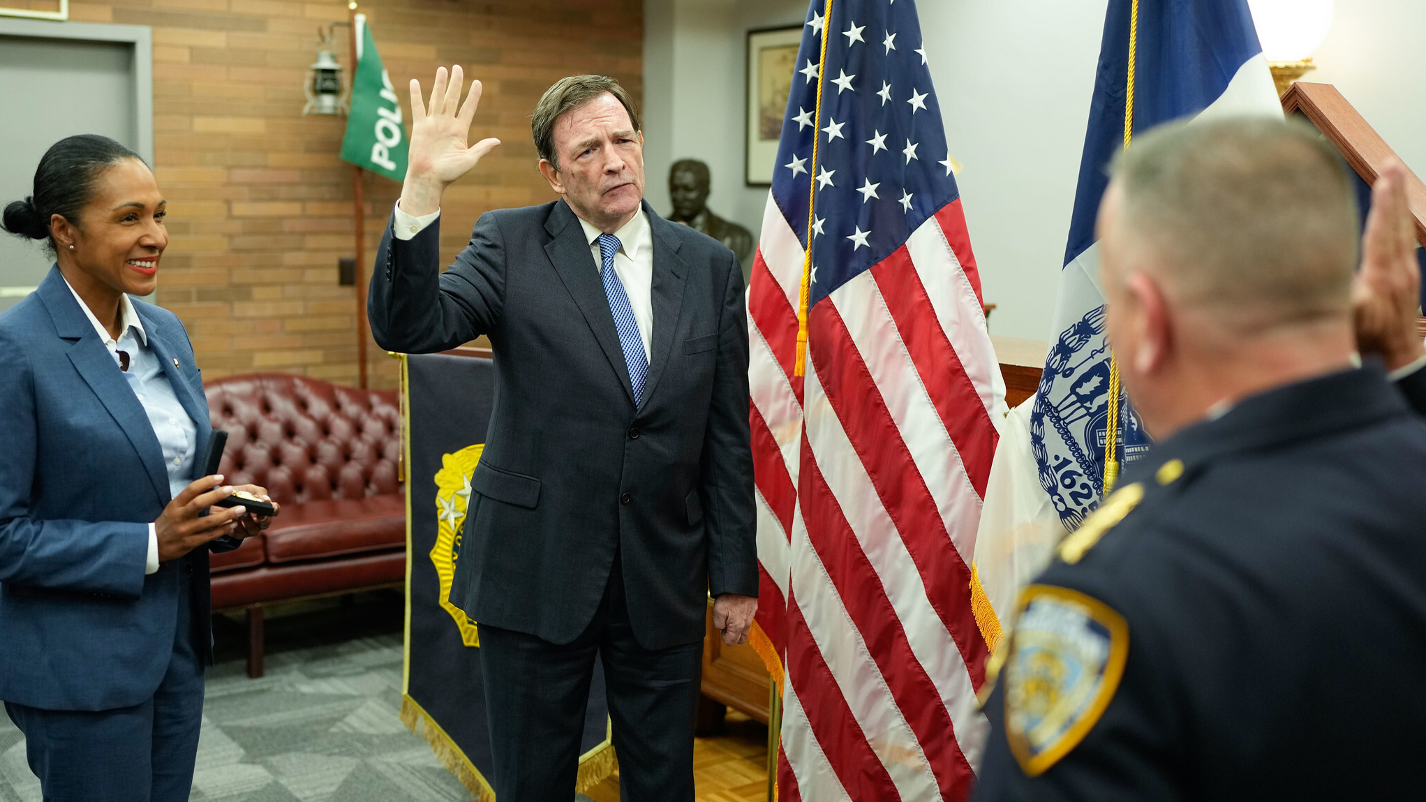 1986s NYPDニューヨーク州組織犯罪対策本部長 Judge Nixes Disciplinary Case Against Jeffrey Maddrey, NYPD's Top