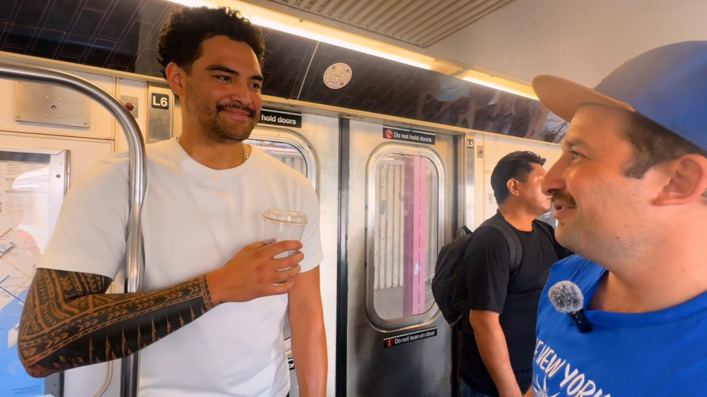 SEE IT: Mets Pitcher Sean Manaea Is Just Another Guy On The Subway