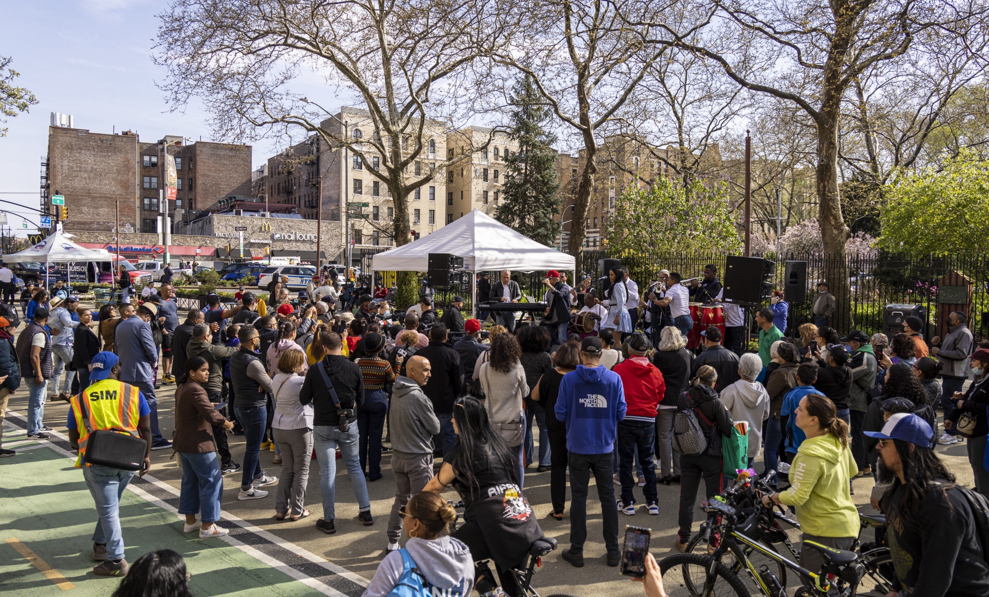 Dissolve Example Inwood Insiders Want to Dissolve a Car-Free Plaza They Previously ...