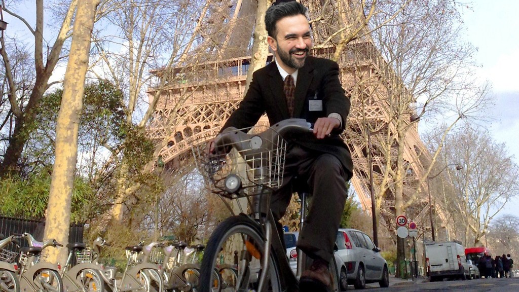 Monday’s Headlines: Vive La France Edition